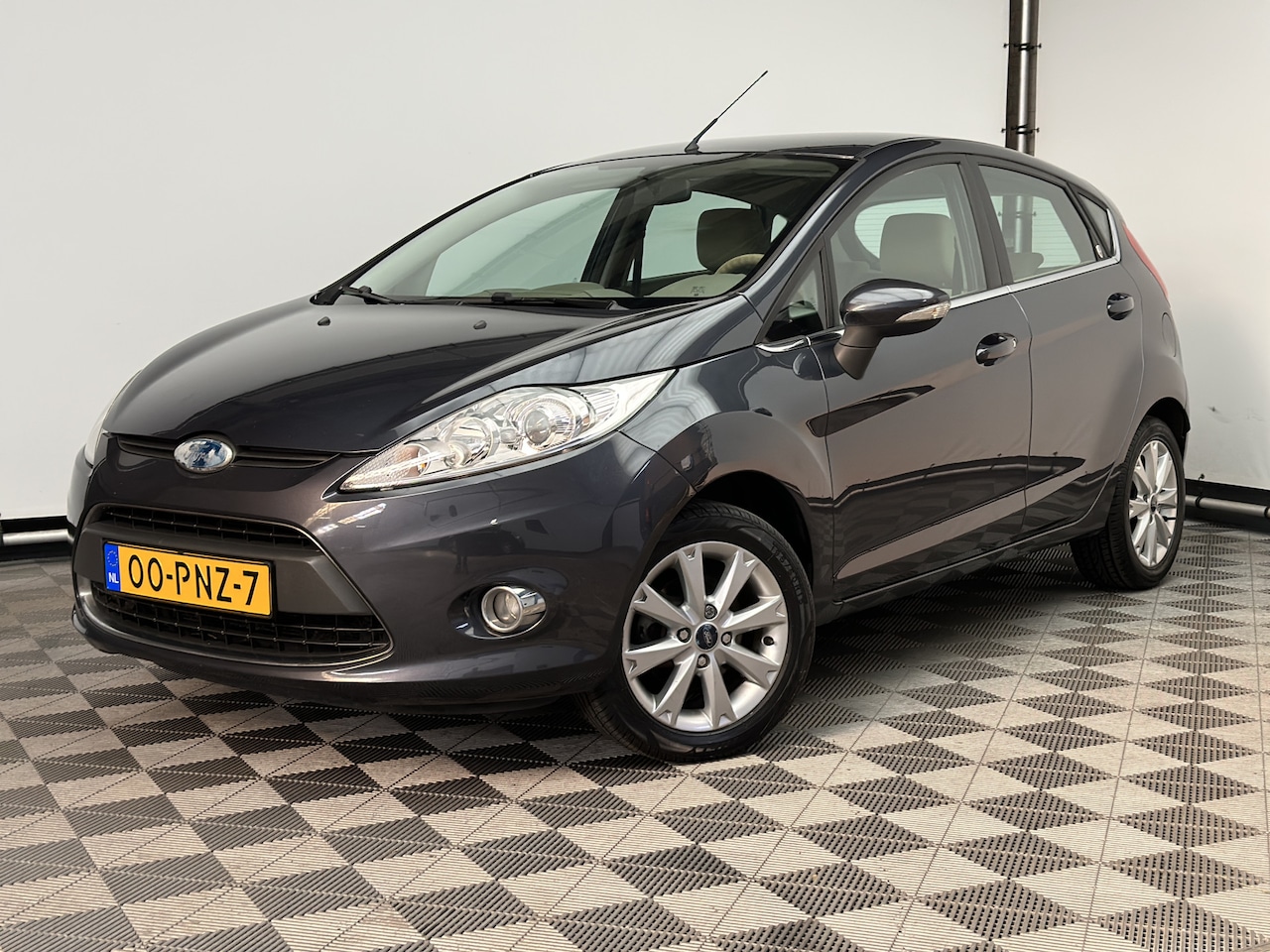 Ford Fiesta - 1.25 Ghia 5-drs ECC LM15" NL Auto - AutoWereld.nl