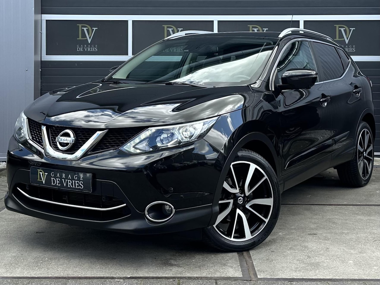 Nissan Qashqai - 1.2 Tekna+ Panoramadak Trekhaak Garantie - AutoWereld.nl