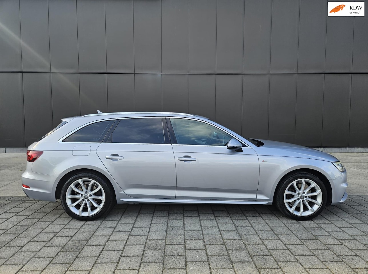 Audi A4 Avant - 1.4 TFSI Sport S line black edition/ VIRTUAL/ AUTOMAAT/ DEALER ONDERHOUDEN/ 1e EIGENAAR - AutoWereld.nl