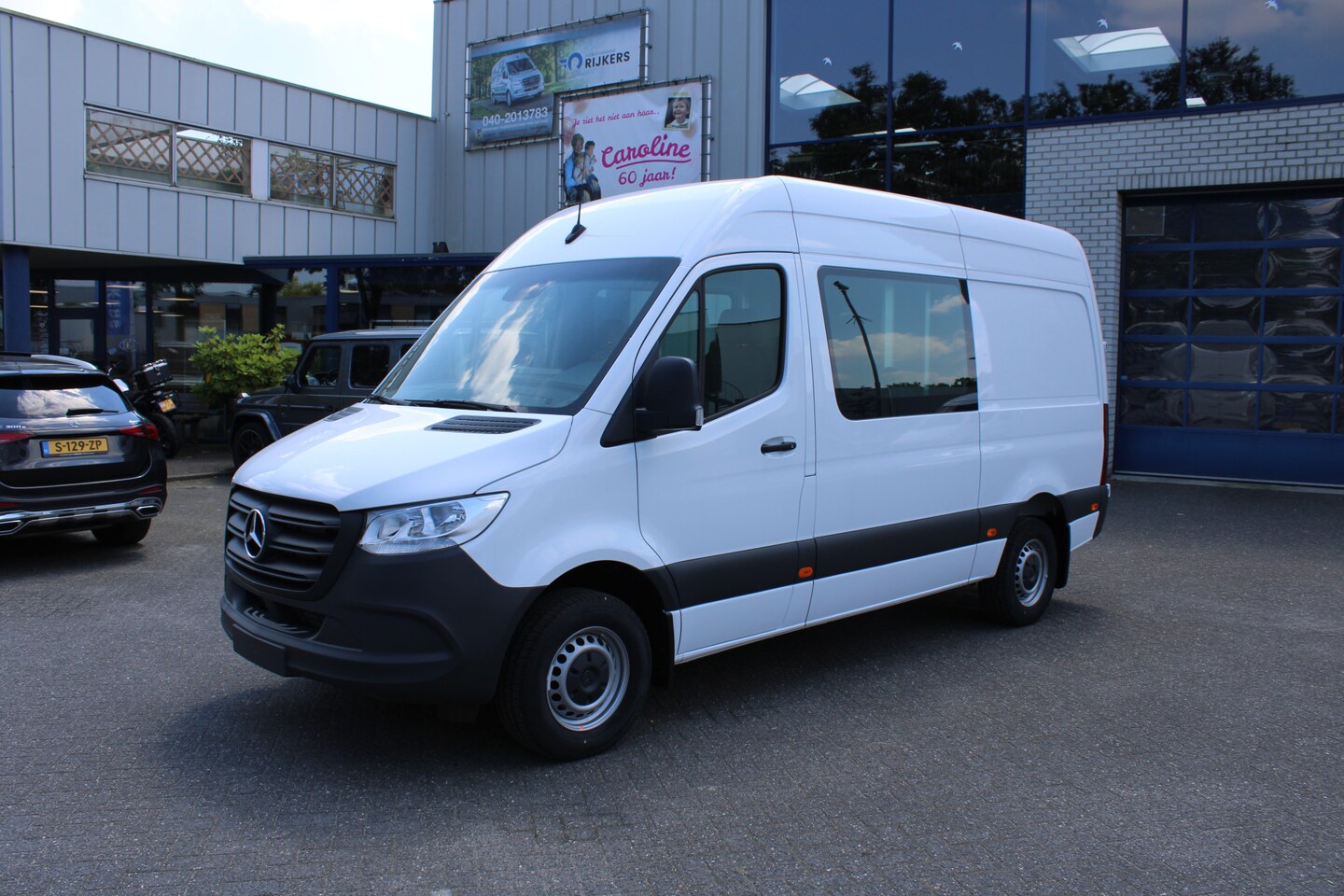 Mercedes-Benz Sprinter - 317 CDI L2H2 DC 3500kg trekhaak, MBUX met camera, Geveerde stoel - AutoWereld.nl