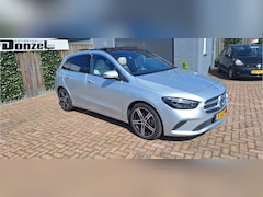 Mercedes-Benz B-klasse - 180 Launch Edition Premium Plus AUTOMAAT PANORAMADAK + Sfeerverlichting