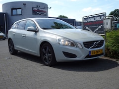 Volvo V60 - 1.6 T3 Kinetic