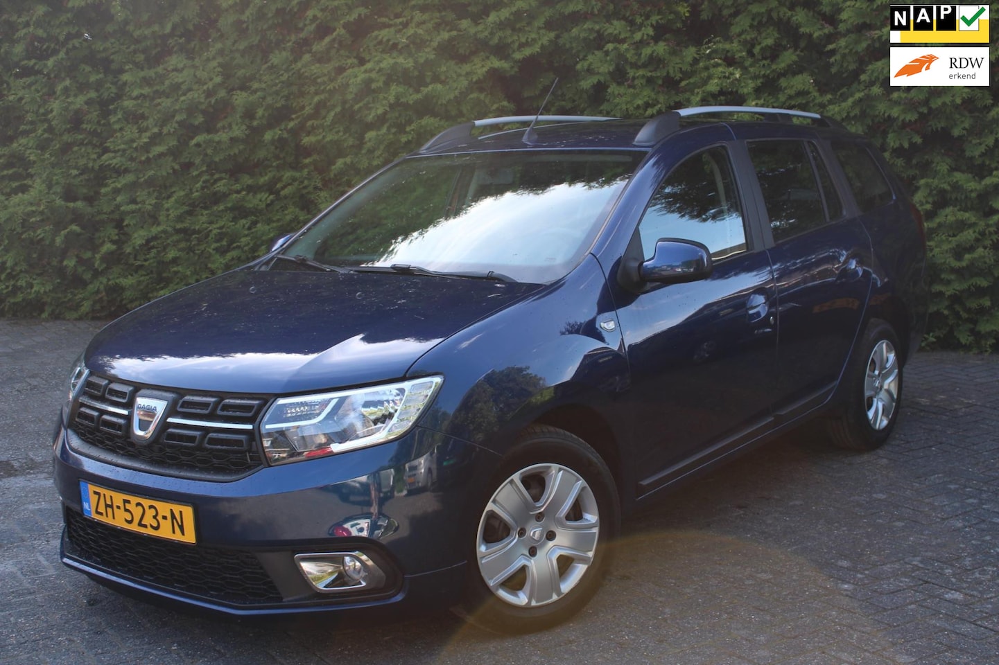 Dacia Logan MCV - 0.9 TCe Laureate 90PK | AUTOMAAT | Airco | Cruise Control | PDC | NAVI | Elektrische Ramen - AutoWereld.nl