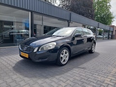 Volvo V60 - 1.6 T4 Momentum Dealer oh Navi Clima Cruise PDC Telefoon Regensensor Electrisch inklapbare