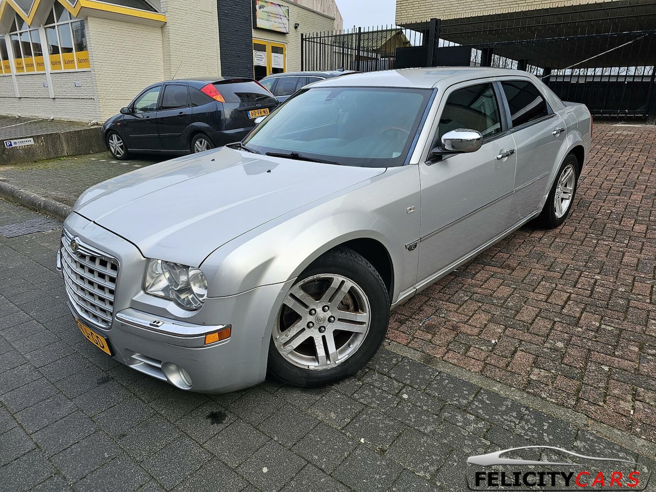 Chrysler 300C - 2.7 V6 leer navi 195.000km nap - AutoWereld.nl