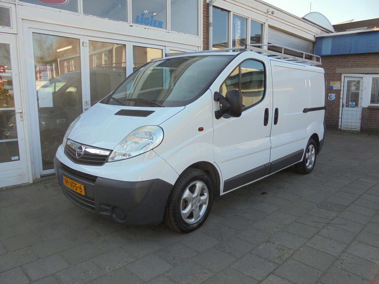 Opel Vivaro - 2.0 CDTI L1H1 DC 2.0 CDTI L1H1 DC Airco - AutoWereld.nl