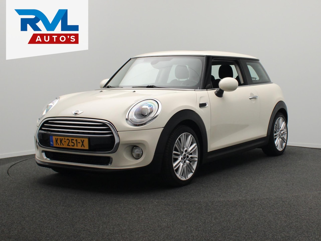 MINI Cooper - Mini 1.5 Chili Serious * Panoramadak* parkeersensoren Navigatie - AutoWereld.nl