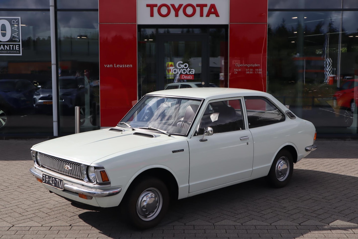 Toyota Corolla - 1.2 DE LUXE SEDAN AUTOMAAT  2E GENERATIE COROLLA E20 - AutoWereld.nl