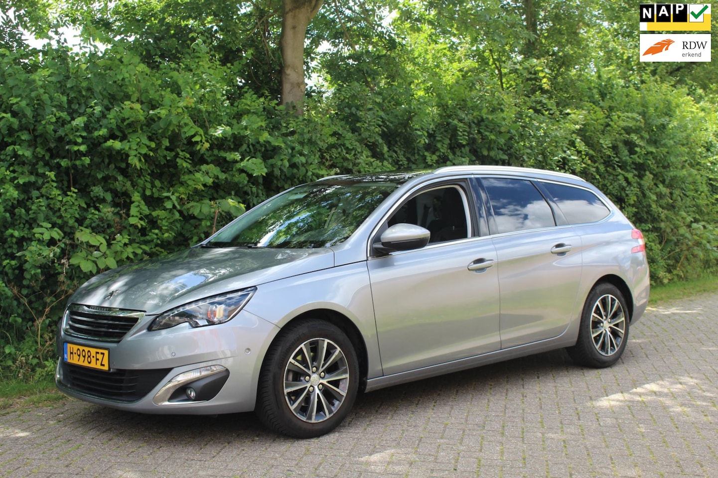 Peugeot 308 SW - 1.2 PureTech Allure *Pano *Navi *Camera *Automaat - AutoWereld.nl