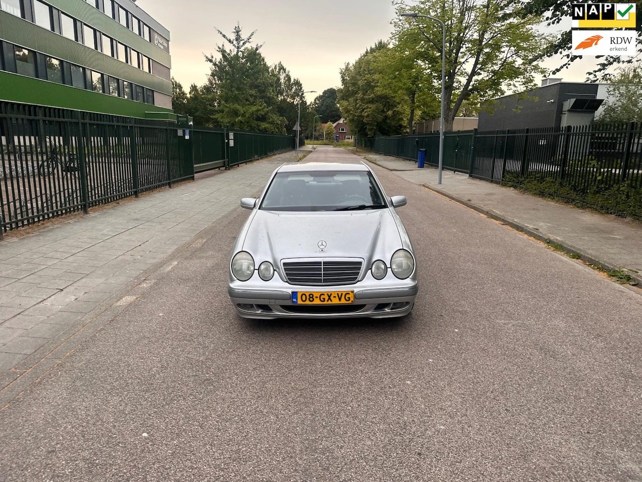 Mercedes-Benz E-klasse - 200 K. Classic Airco.Automaat.Airco - AutoWereld.nl