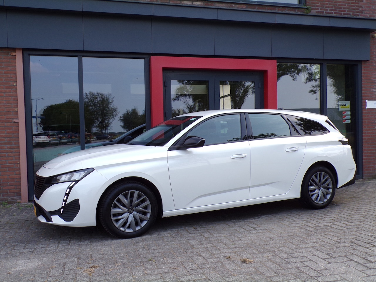 Peugeot 308 SW - 1.2 PureTech Active Pack Business Parelmoer Nieuw!!!! - AutoWereld.nl