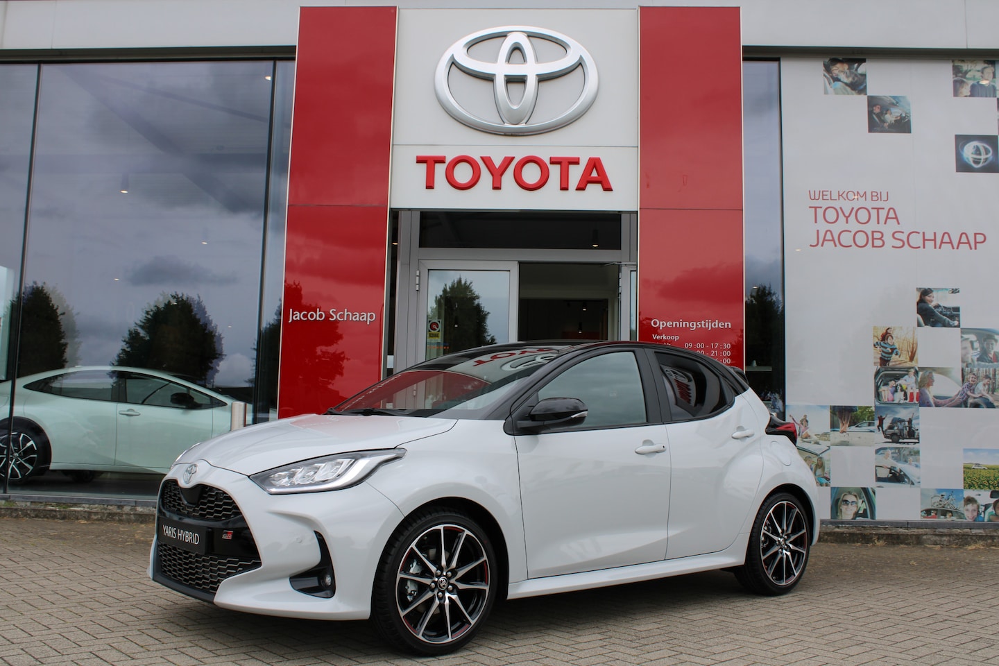 Toyota Yaris - 1.5 Hybrid GR Sport Automaat 130pk | GR-Sport Plus Pack | Nieuw | Snel leverbaar | Panoram - AutoWereld.nl