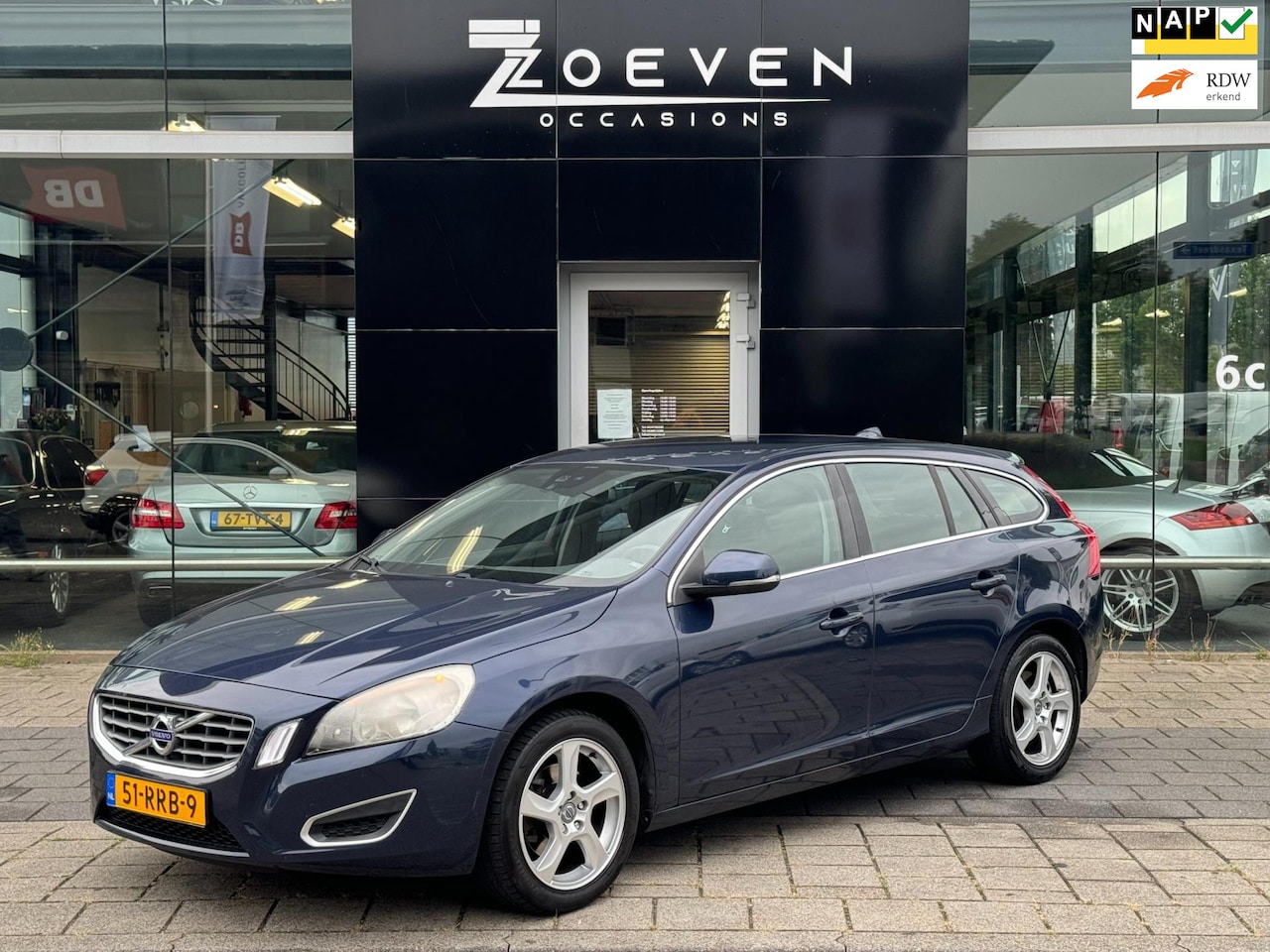 Volvo V60 - 1.6 T3 Momentum 1.6 T3 Momentum - AutoWereld.nl