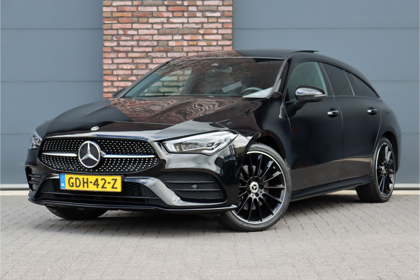 Mercedes-Benz CLA-klasse Shooting Brake - 250 e Premium+ AMG Line Aut8, Panoramadak, Memorypakket, Keyless Go, Camera, Dodehoekassis - AutoWereld.nl