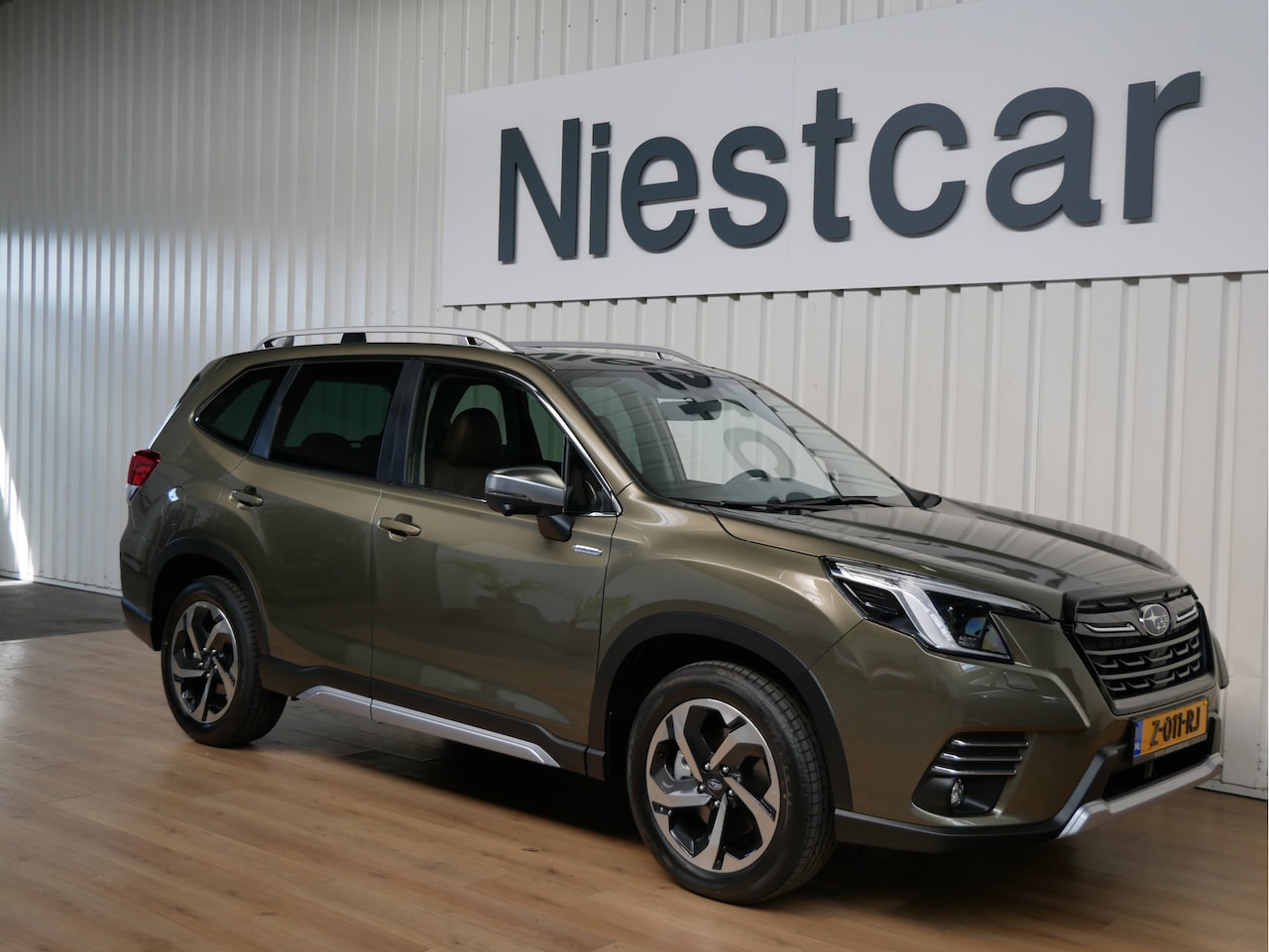 Subaru Forester - 2.0i e-BOXER Premium 2.0i E-boxer Premium - AutoWereld.nl