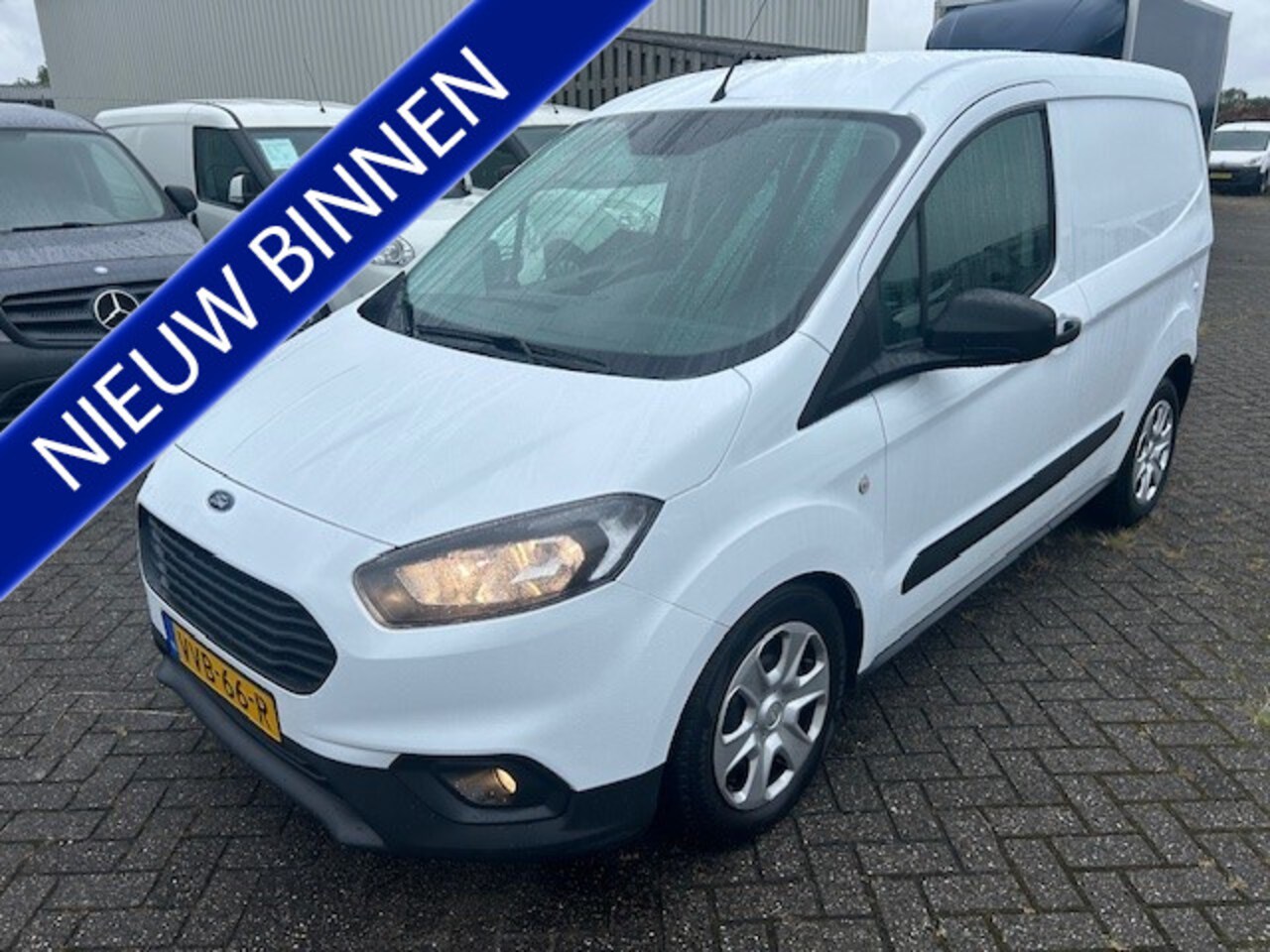 Ford Transit Courier - 1.5 TDCI Ambiente Start&Stop AIRCO I APPLE CARPLAY I NAVIGATIE I COMPLETE ONDERHOUDSHISTOR - AutoWereld.nl