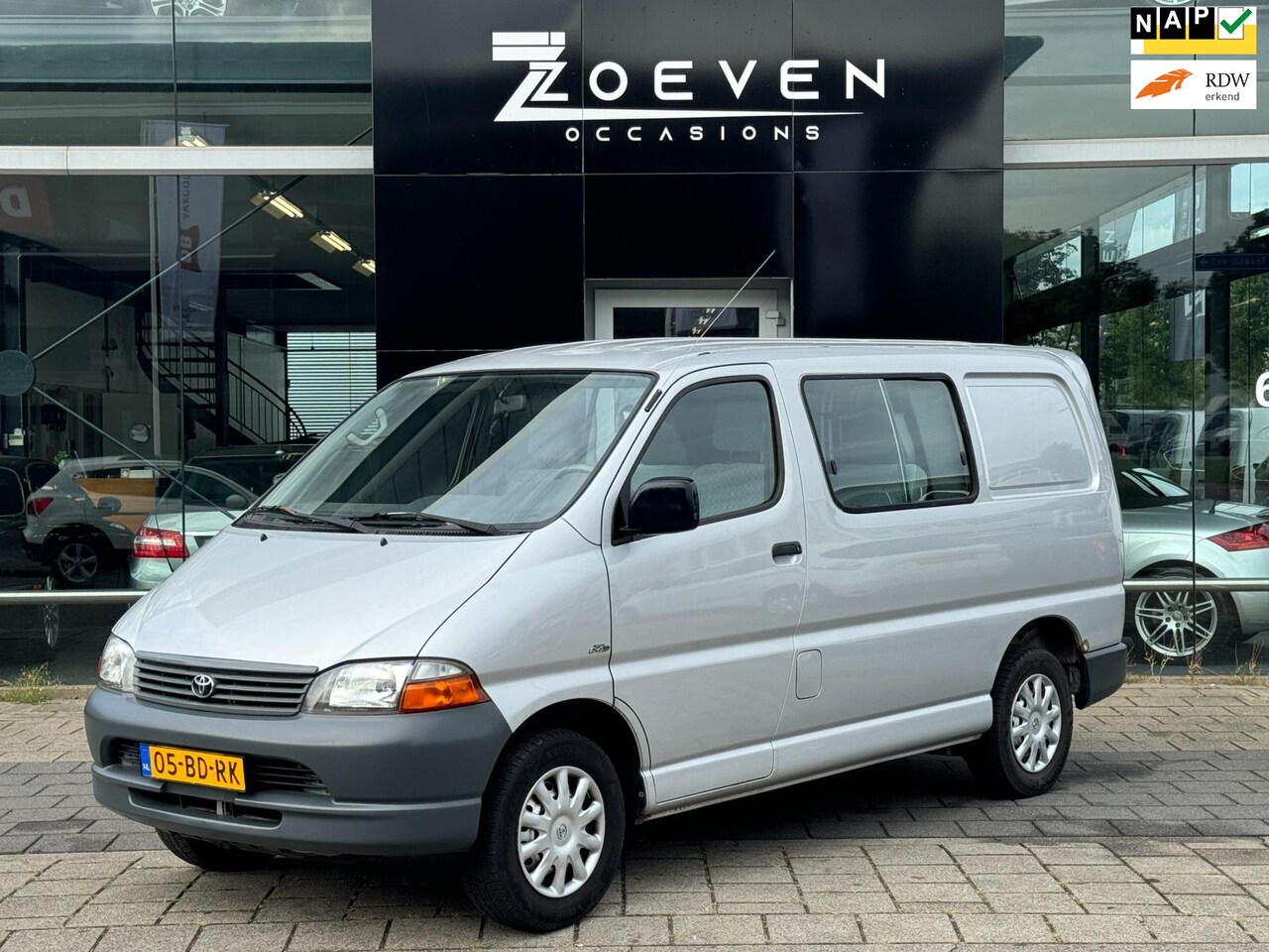 Toyota HiAce - 2.5 D4-D 90 Rolstoelbus! - AutoWereld.nl