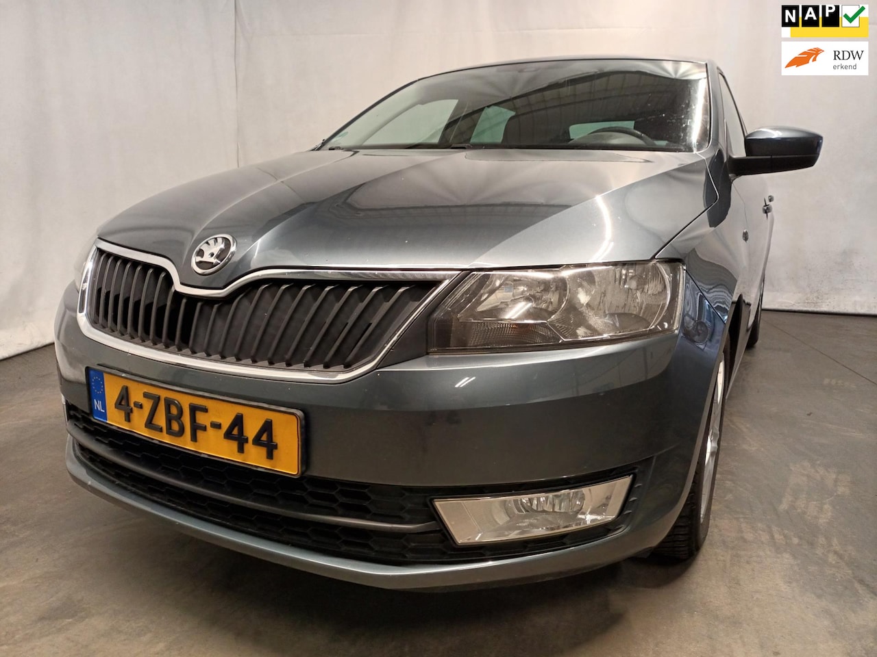 Skoda Rapid Spaceback - 1.2 TSI Greentech Ambition - Rechter Zijschade - Airbags Defect - AutoWereld.nl