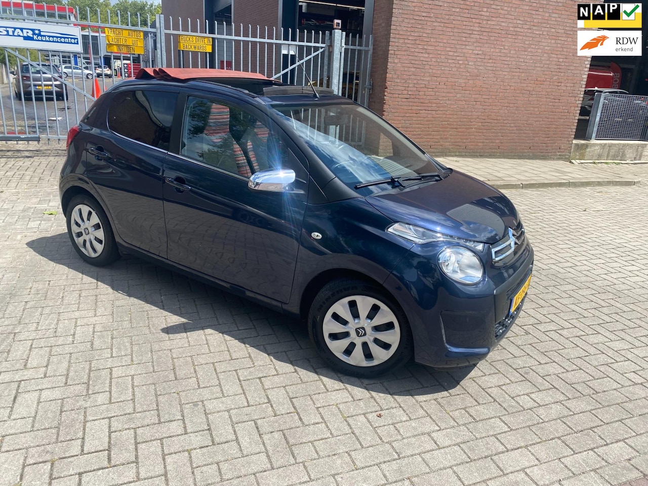 Citroën C1 - 1.0 e-VTi Airscape Feel * Pano * 2016 * Airco * Cruise Control * APK 22-8-2025 * 4deurs * - AutoWereld.nl