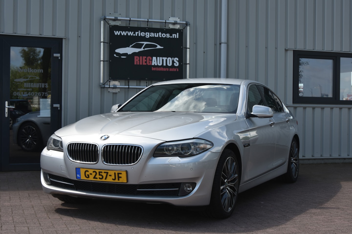 BMW 5-serie - 523i Executive 6 Cilinder Motor!! - AutoWereld.nl