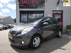 Toyota Yaris - 1.3 VVTi Sol -LEDEREN BEKLEDING-AIRCO-LICHTMETALEN VELGEN-ORIGINEEL NEDERLANDS-ETC