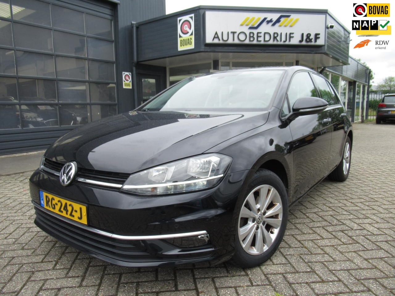 Volkswagen Golf - 1.0 TSI Comfortline / NAV / PDC 2x / Carplay / ACC - AutoWereld.nl