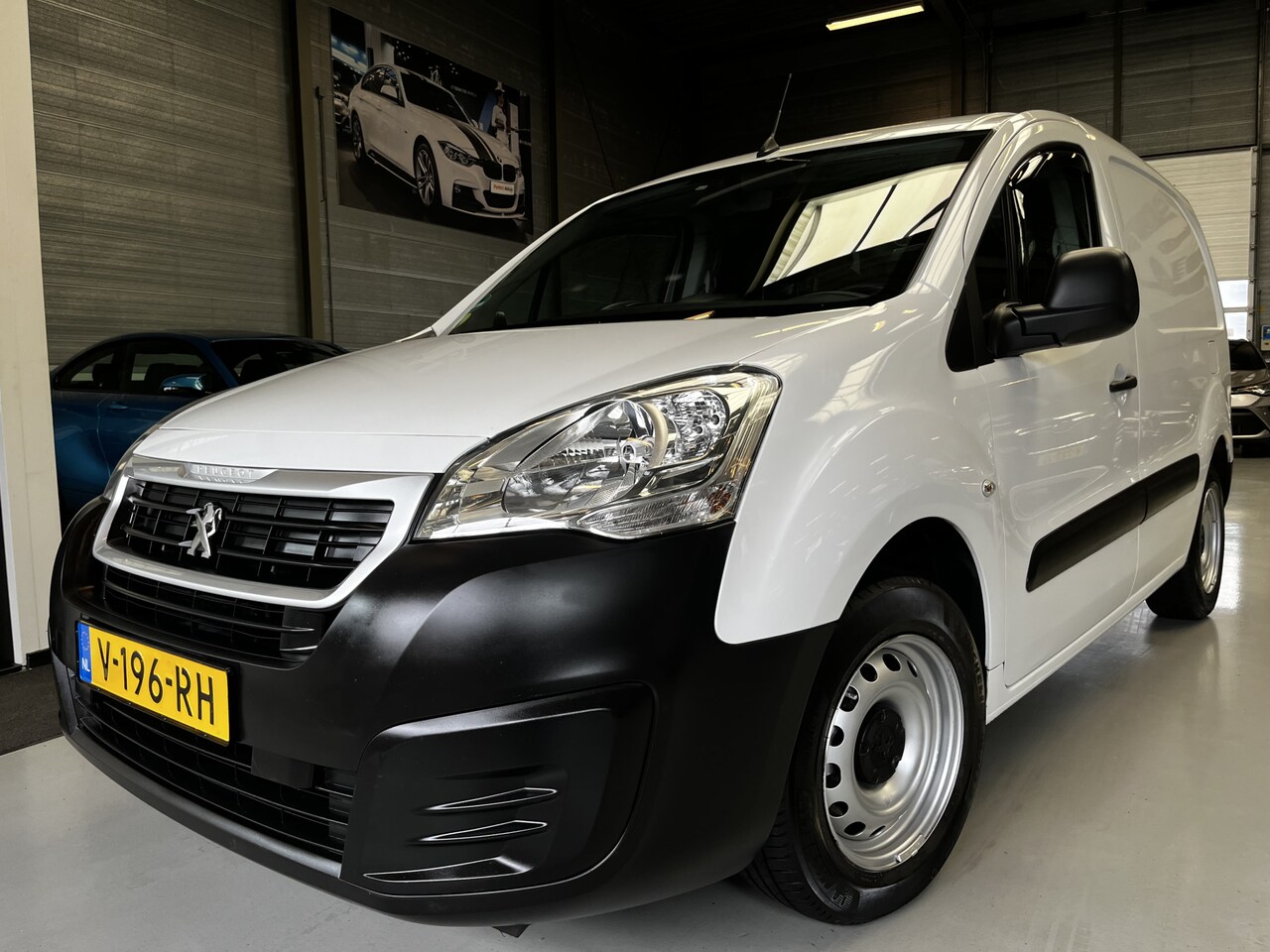 Peugeot Partner - 120 1.6 BlueHDi 100 L1 Premium S&S 100pk, Navi, Camera - AutoWereld.nl