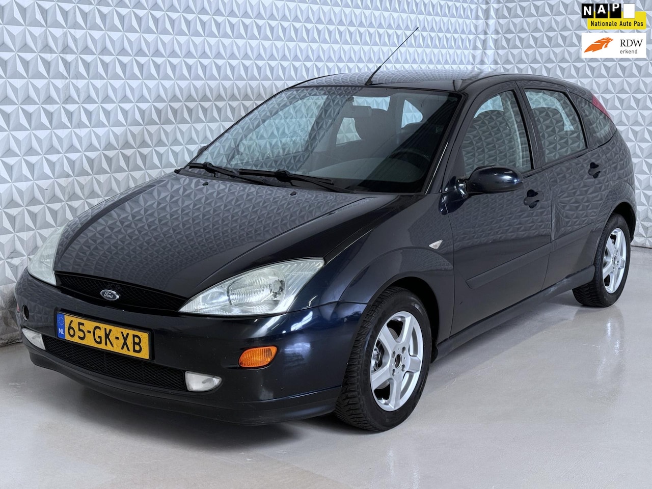 Ford Focus - 1.8-16V 5-deurs AIRCO + APK tot 19-10-2024 (2001) - AutoWereld.nl