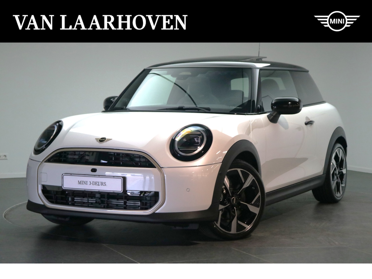 MINI Cooper - Hatchback C Favoured Automaat / Panoramadak / Head-Up / Harman Kardon / Comfort Access / S - AutoWereld.nl