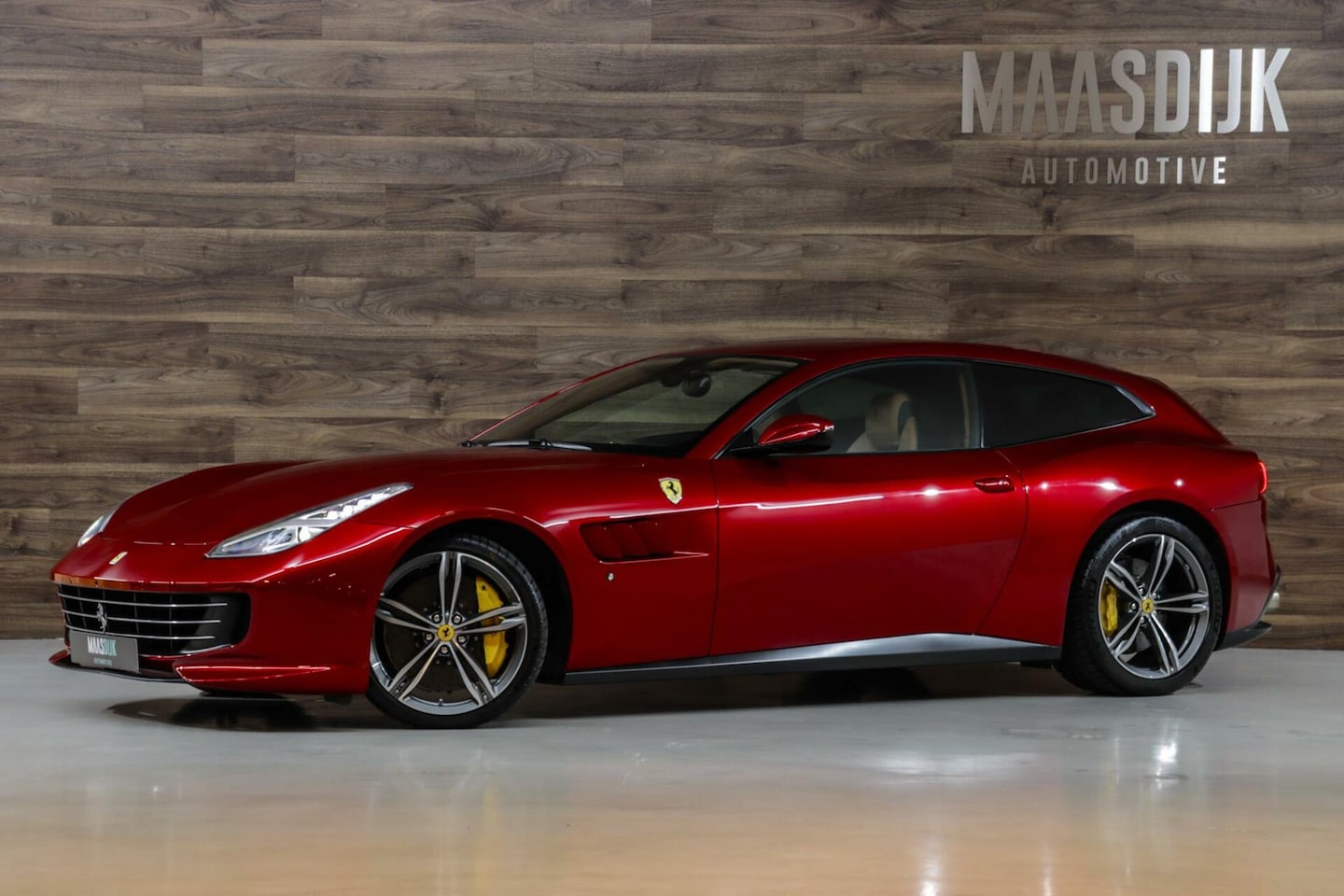 Ferrari GTC4 - 6.3 V12 Lusso|Pass Display|Lift|Keramisch|JBL| - AutoWereld.nl