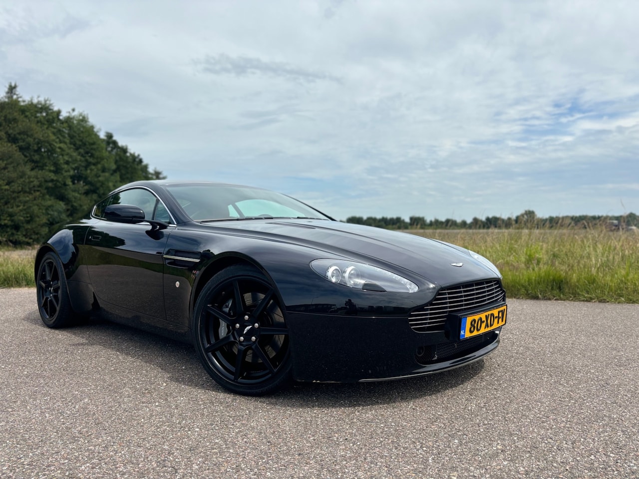 Aston Martin V8 Vantage - 4.3 V8 Hand geschakeld / NL Auto ! - AutoWereld.nl