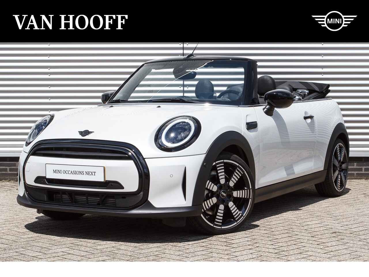 MINI Cabrio - Cooper Classic Automaat / Stoelverwarming / LED / Comfort Access / Achteruitrijcamera / Pa - AutoWereld.nl