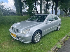 Mercedes-Benz C-klasse - 220 CDI Elegance Bj 2004 ZEER NETTE AUTO