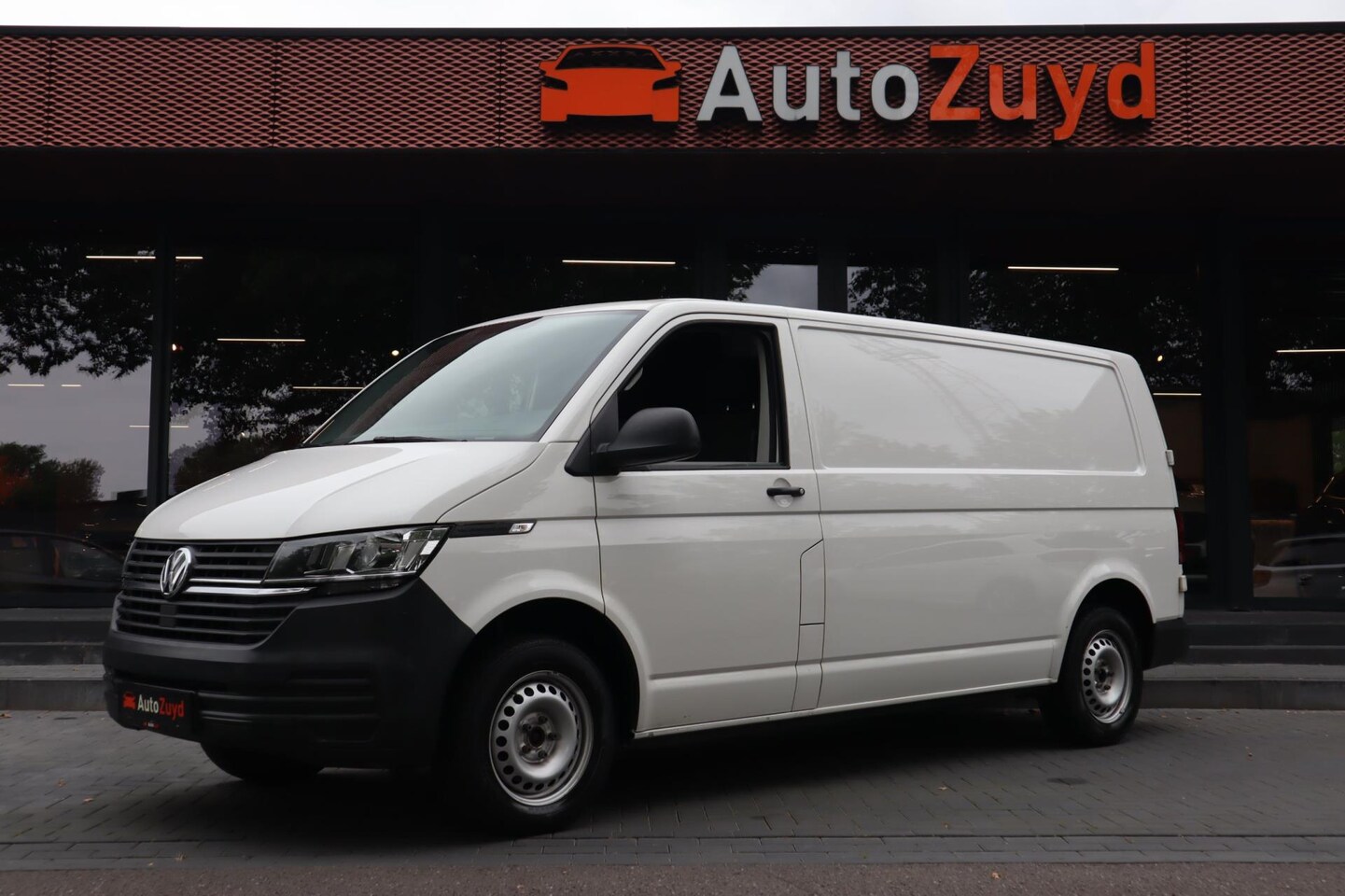 Volkswagen Transporter - 2.0 TDI L2H1 T6 150pk Airco / Bluetooth / Radio / Prijs inclusief BTW €12091,53 - AutoWereld.nl