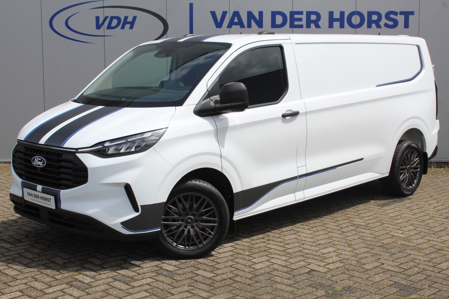 Ford Transit Custom - 300 2.0-136pk EcoBlue L2H1 Trend - 'Sport Design Edition'. Overtuig u van de kwaliteiten v - AutoWereld.nl