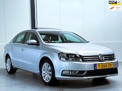 Volkswagen Passat - 2.0 TDI Highline BlueMotion Leer|Schuifdak