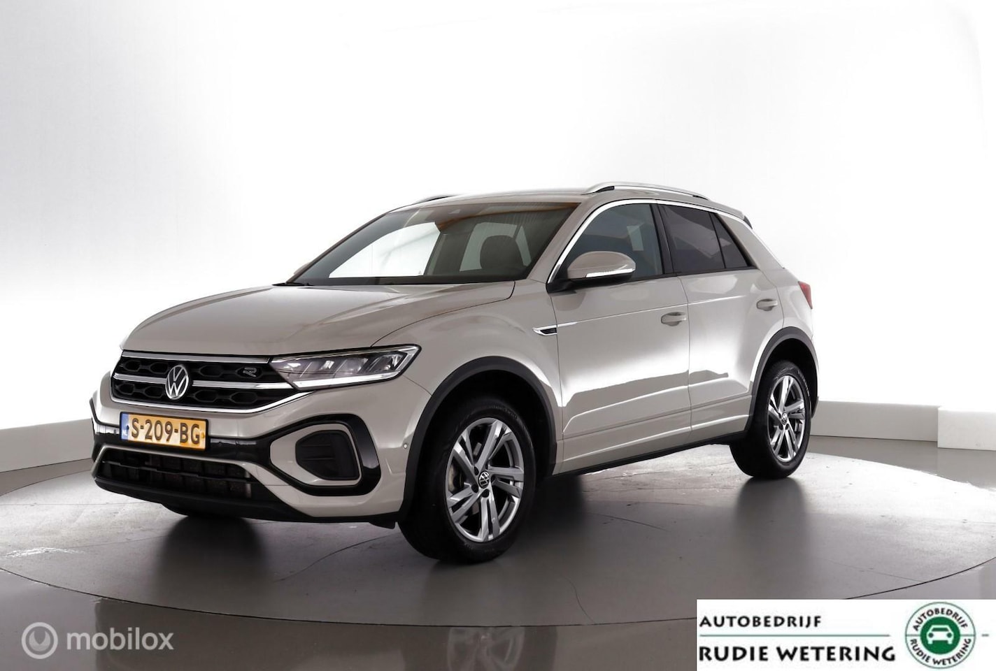 Volkswagen T-Roc - 1.5 TSI 150PK Automaat R-Line led/virtual/nav/acc/ecc/pdc/lmv17 - AutoWereld.nl