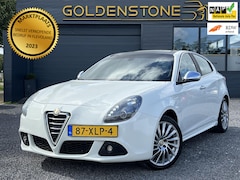 Alfa Romeo Giulietta - 1.4 T Distinctive Navi, Pano, Clima, Cruise, PDC, N.A.P, Nieuwe APK bij Aflevering