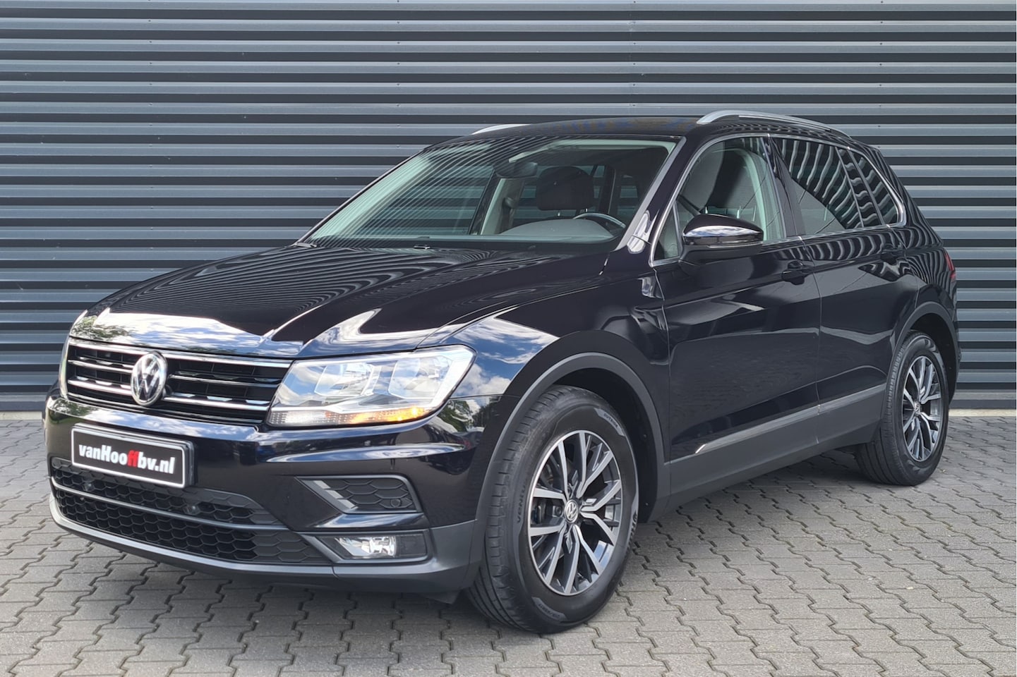 Volkswagen Tiguan - 2.0 TDI Comfortline Business - Trekhaak - Carplay - AutoWereld.nl