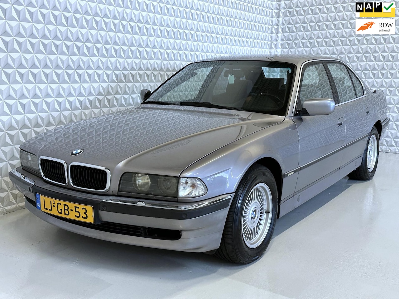 BMW 7-serie - 750i V12 Youngtimer PDC Stoelverwarming Clmate+Cruise control - AutoWereld.nl