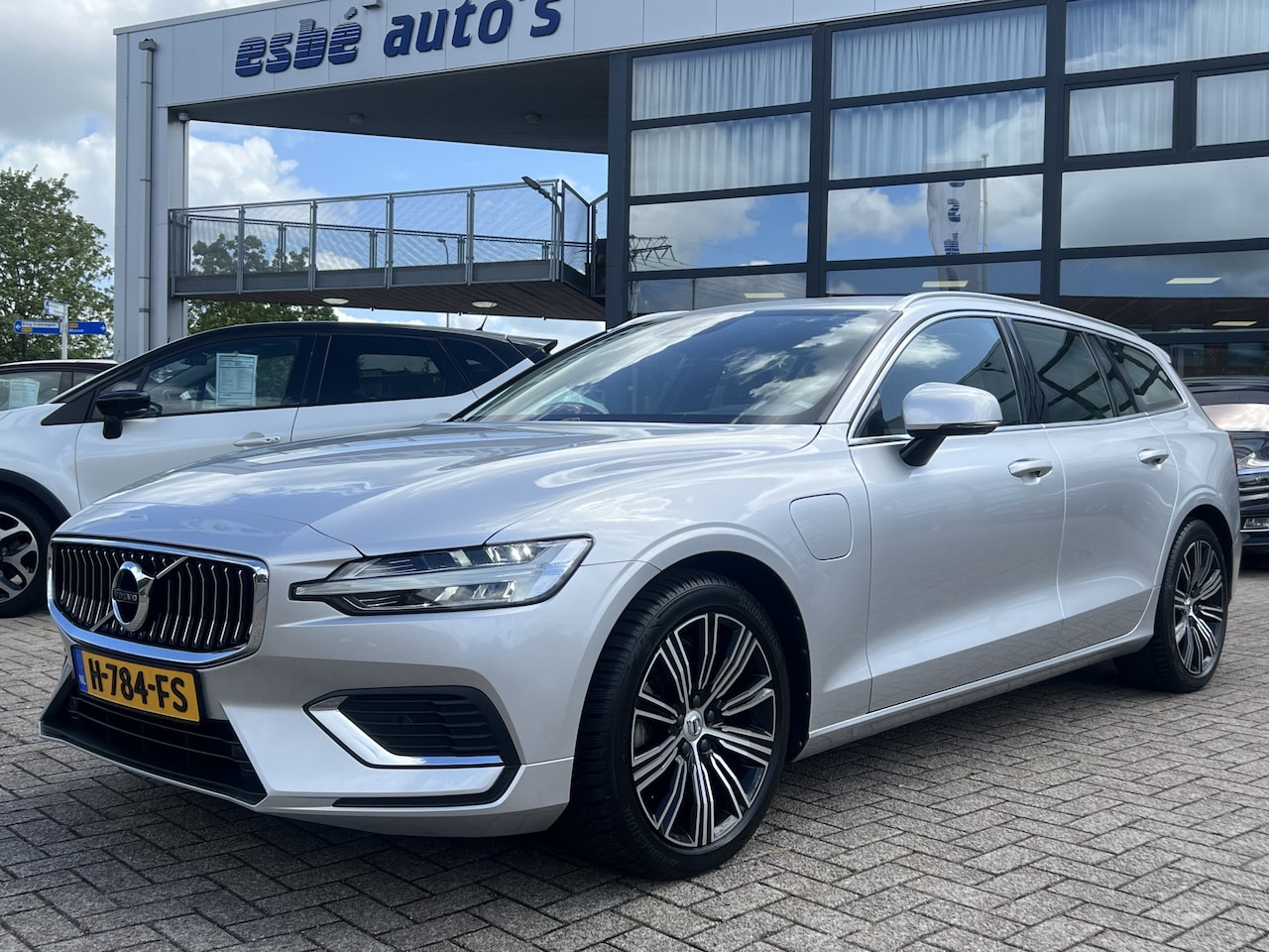 Volvo V60 - 2.0 T6 340 pk Twin Engine AWD Inscription Navigatie Sportstoelen Stoelverwarming Camera El - AutoWereld.nl