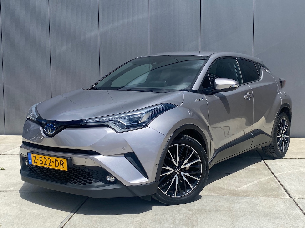 Toyota C-HR - 1.8 Hybrid Executive / Leder / Camera / Stoelverwarming - AutoWereld.nl