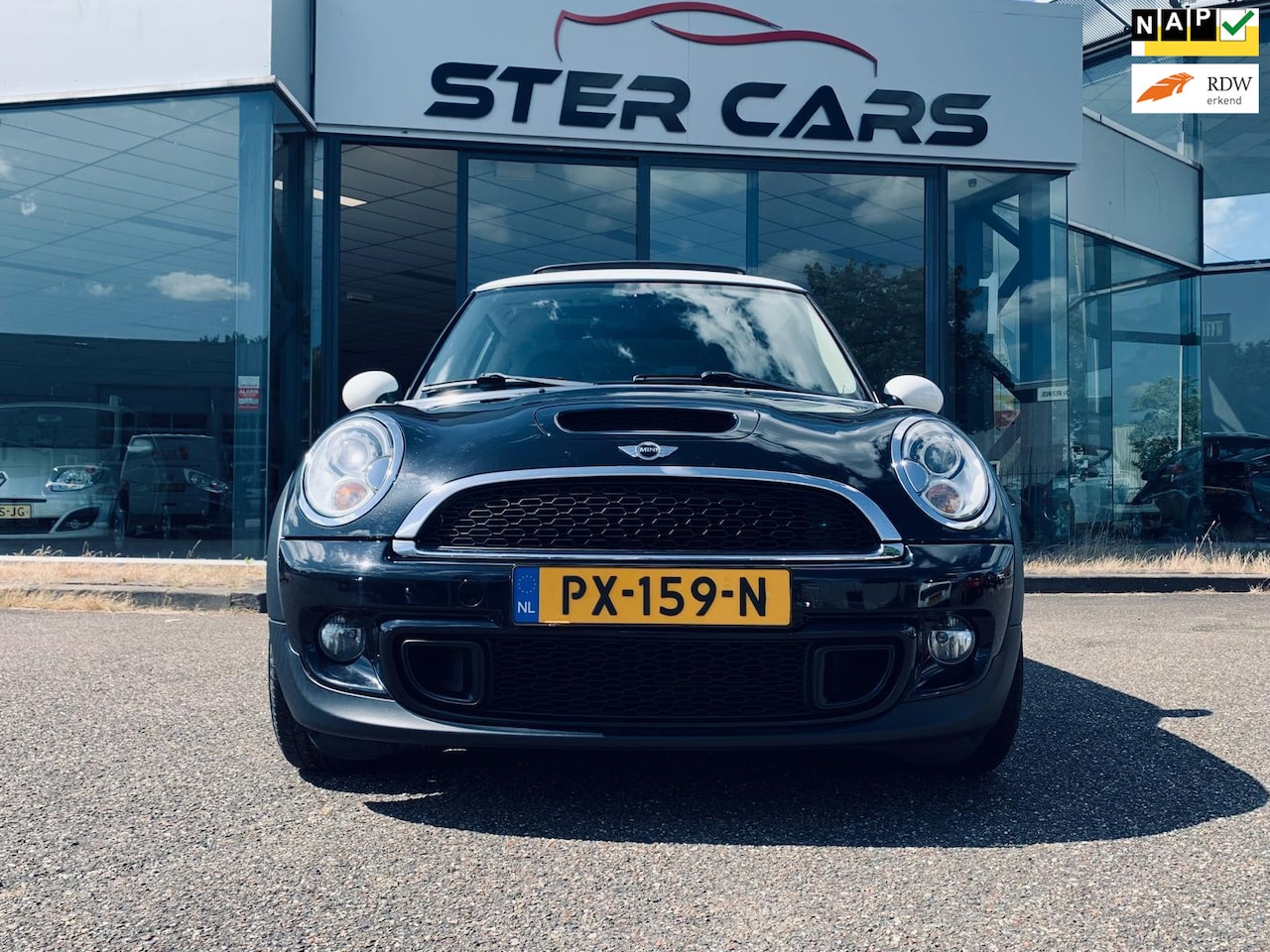 MINI Cooper S - Mini 1.6 Pepper, Schuifdak, Navi, Leder bekleiding, P Sensor - AutoWereld.nl