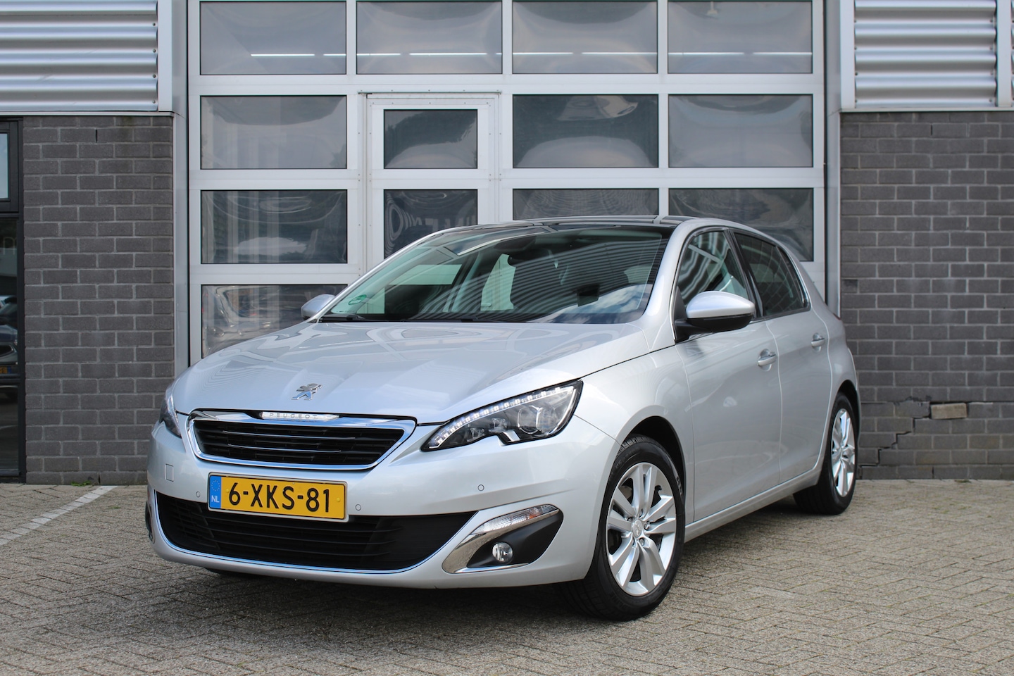 Peugeot 308 - 1.6 THP Première / Keyless / Panoramadak / Navigatie / N.A.P. - AutoWereld.nl