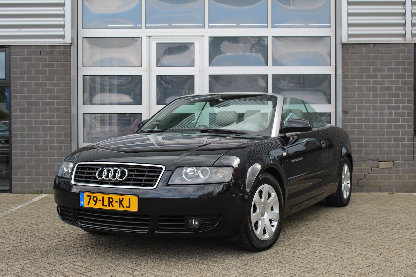 Audi A4 Cabriolet - 2.4 V6 Exclusive / Leer / Xenon / Stoelverwarming - AutoWereld.nl