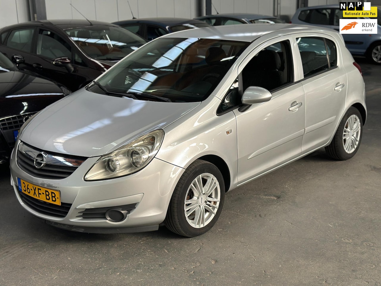 Opel Corsa - 1.2-16V Business APK NAP - AutoWereld.nl