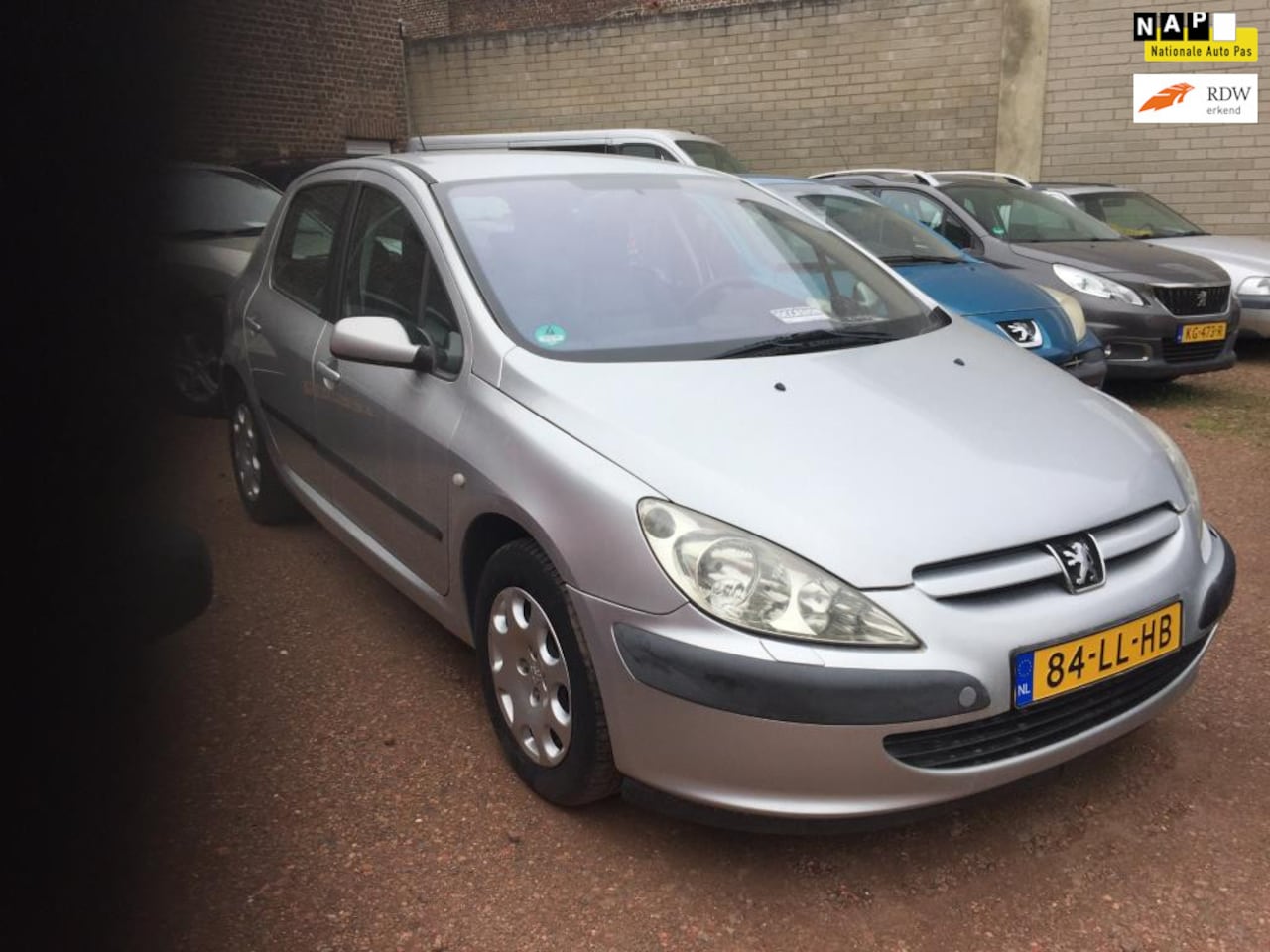 Peugeot 307 - 1.6-16V Gentry 5 deurs airco ,leder interieur ,stoelverwarming ,nwe apk , super mooie auto - AutoWereld.nl