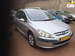 Peugeot 307 - 1.6-16V Gentry 5 deurs airco , leder interieur , stoelverwarming , nwe apk , super mooie a