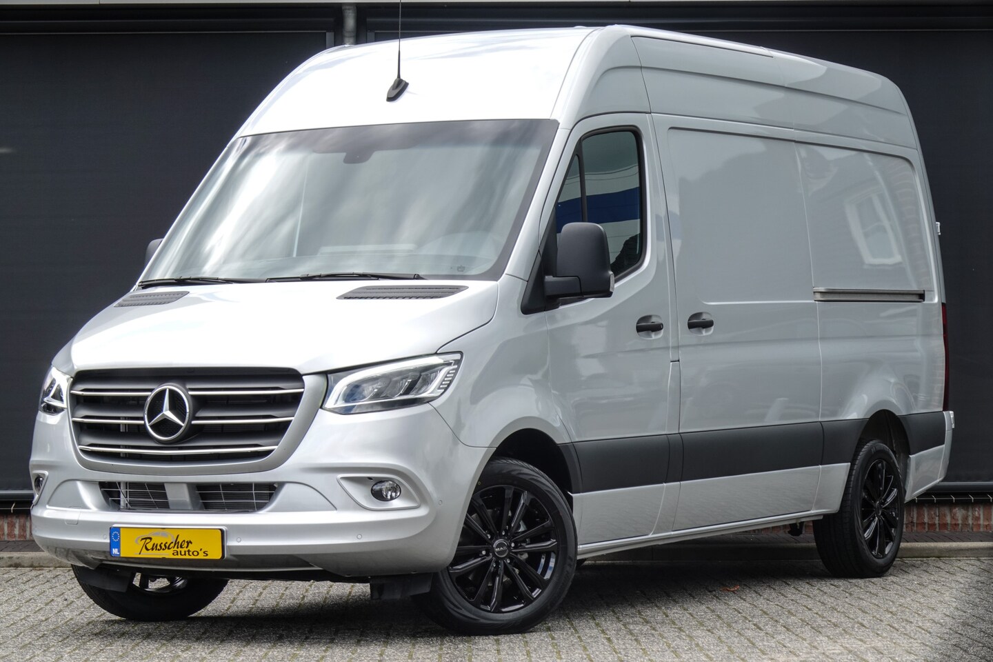 Mercedes-Benz Sprinter - L2H2 317Cdi 170Pk 9G-Tronic | 2x Deur | RWD | Iridium Zilver - AutoWereld.nl