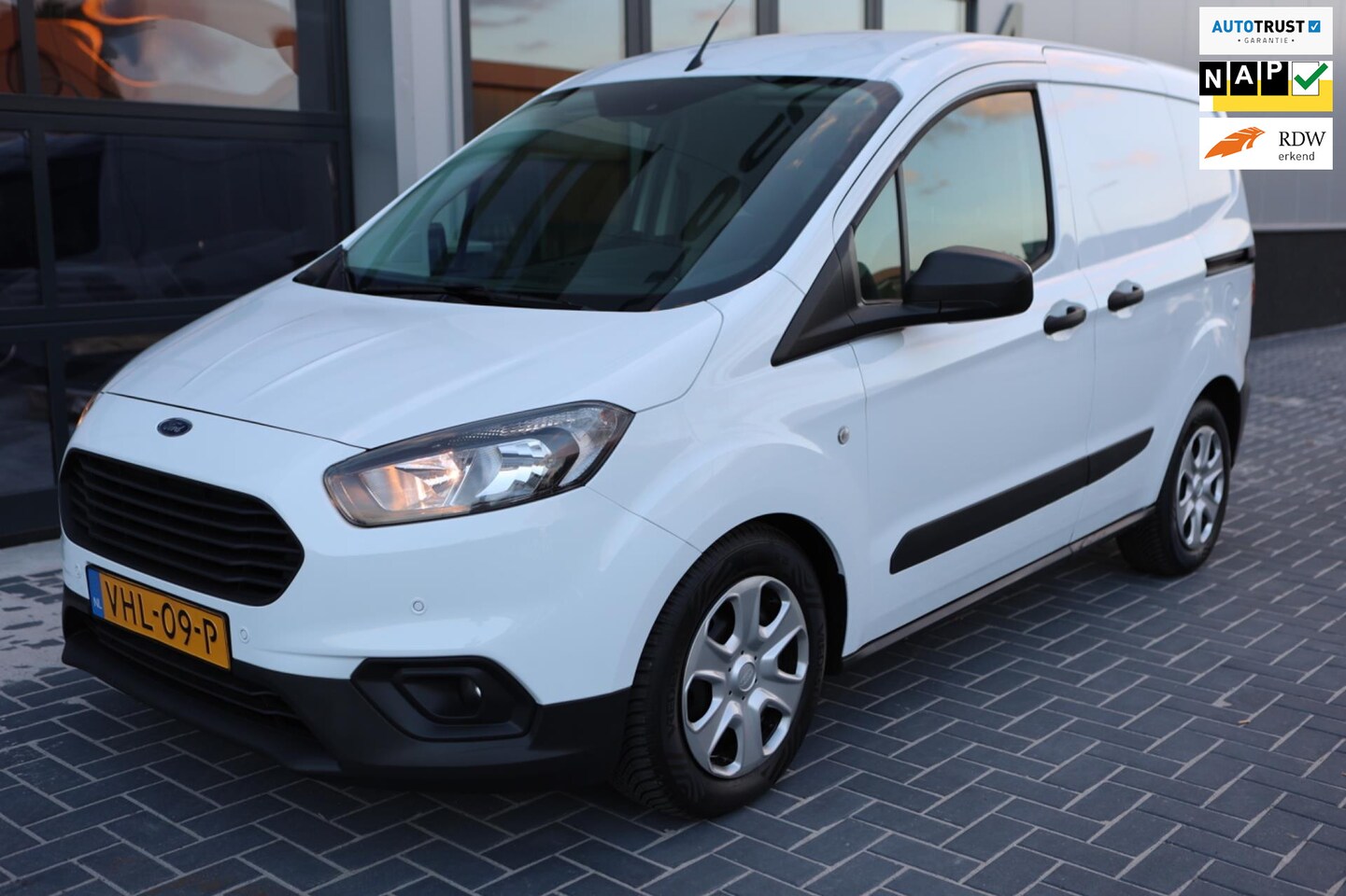 Ford Transit Courier - 1.5 TDCI Trend Duratorq Dubbele schuifdeur - AutoWereld.nl